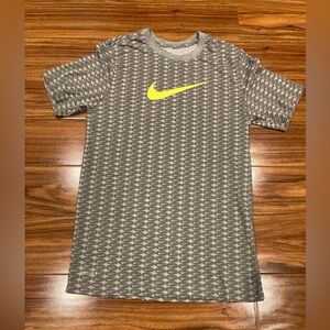 Nike Men’s Size small  All Over Print T-Shirt Yellow Gray Gym Workout